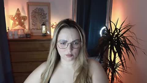 Snapshot of marrygrayes chatting on 02/16/25, 10:21 Maria  online broadcast from Tuesday to Suturday from 6 pm to 12 pm Germany time Sunday-Monday offline online show from 02/16/25, 10:21