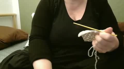 Snapshot of marthabriest chatting on 12/22/24, 01:22 Martha online show from 12/22/24, 01:22