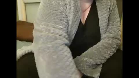 Snapshot of marthabriest chatting on 01/06/25, 07:20 Martha online show from 01/06/25, 07:20