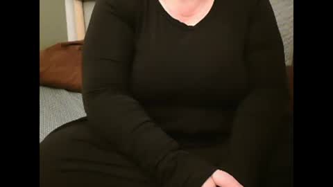 Snapshot of marthabriest chatting on 01/10/25, 08:29 Martha online show from 01/10/25, 08:29