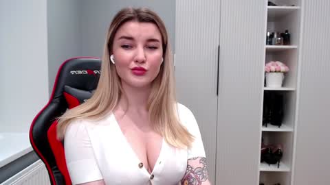 Snapshot of marti_lovely chatting on 03/12/25, 12:42 Marti online show from 03/12/25, 12:42