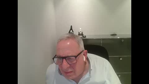 martin_1947 online show from 02/16/25, 08:22