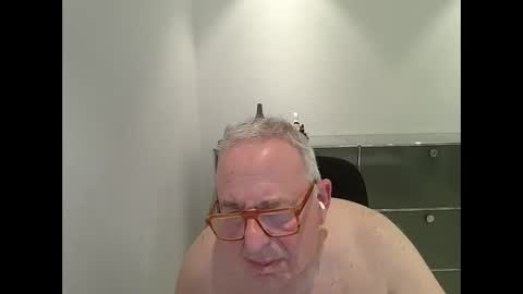 martin_1947 online show from 09/18/25, 10:01