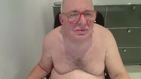 martin_1947 online show from 11/05/25, 08:53