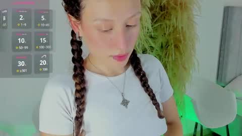 Snapshot of martina_adams chatting on 05/05/26, 09:34 mari online show from 05/05/26, 09:34