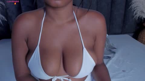 Laura online show from 09/15/25, 04:12