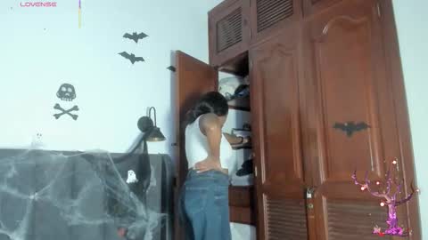 Laura online show from 10/26/25, 07:53