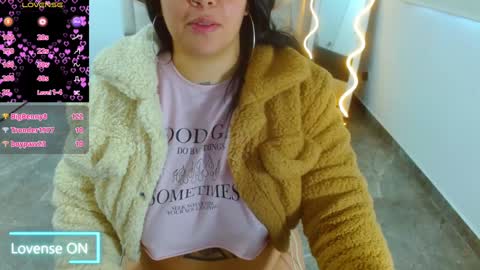 Snapshot of martina_tay chatting on 12/31/24, 12:15 Hey im martina online show from 12/31/24, 12:15