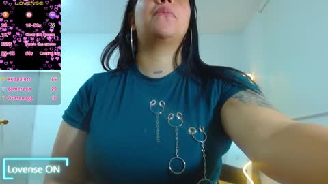 Snapshot of martina_tay chatting on 01/09/25, 06:17 Hey im martina online show from 01/09/25, 06:17