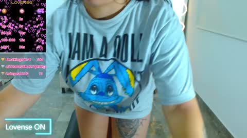Snapshot of martina_tay chatting on 01/11/25, 09:15 Hey im martina online show from 01/11/25, 09:15