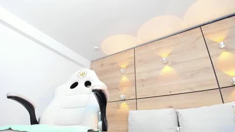 martina touss  online show from 02/05/25, 01:04