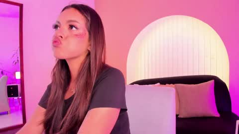 Nina online show from 06/04/26, 08:37
