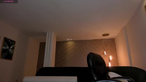 Snapshot of martinnabonnet chatting on 02/11/25, 10:37 Martinna Bonnet online show from 02/11/25, 10:37