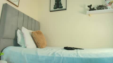 mary_cute9 online show from 04/15/26, 12:12