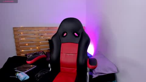 Snapshot of mary_magic chatting on 12/18/24, 09:29 mary_magic online show from 12/18/24, 09:29