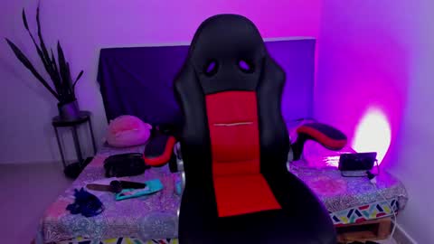 Snapshot of mary_magic chatting on 01/20/25, 02:11 mary_magic online show from 01/20/25, 02:11