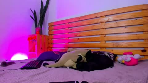 Snapshot of mary_magic chatting on 02/23/25, 02:35 mary_magic online show from 02/23/25, 02:35