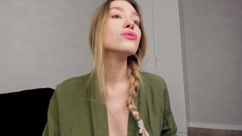 HelIo  Everyone Im MaryWelcome  to my room and  lets have  a good  time  together with me   online show from 12/17/25, 08:42