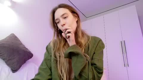 Snapshot of mary_shiota chatting on 06/18/26, 08:02 HelIo Everyone Im MaryWelcome to my room and lets have a good time together with me online show from 06/18/26, 08:02