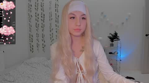 Snapshot of mary_tim chatting on 01/23/25, 01:35 Maryana online show from 01/23/25, 01:35