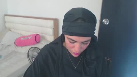 Snapshot of maryam_arabicmilk chatting on 01/15/25, 04:00 maryam_arabicmilk online show from 01/15/25, 04:00