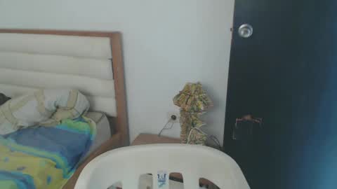 Snapshot of maryam_arabicmilk chatting on 02/21/25, 08:27 maryam_arabicmilk online show from 02/21/25, 08:27