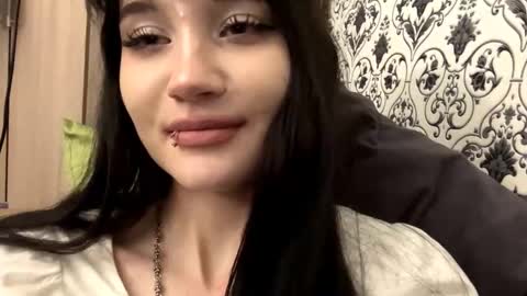 Snapshot of maryamtraylor chatting on 11/25/25, 02:06 Sofia online show from 11/25/25, 02:06