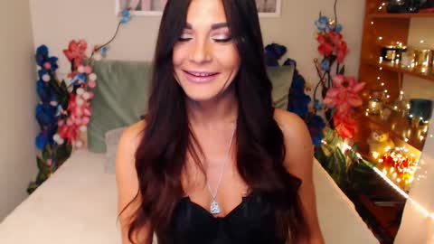 Snapshot of marydash chatting on 02/20/25, 04:07 Mary online show from 02/20/25, 04:07