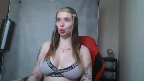 Snapshot of maryh0tlove chatting on 05/04/26, 10:11 maryh0tlove online show from 05/04/26, 10:11