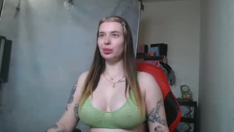 Snapshot of maryh0tlove chatting on 05/08/26, 09:25 maryh0tlove online show from 05/08/26, 09:25
