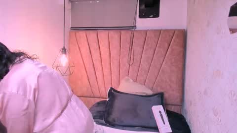 Marylin online show from 10/17/25, 07:49