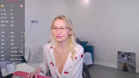 Snapshot of marysantamonika chatting on 10/01/25, 07:47 Mary online show from 10/01/25, 07:47