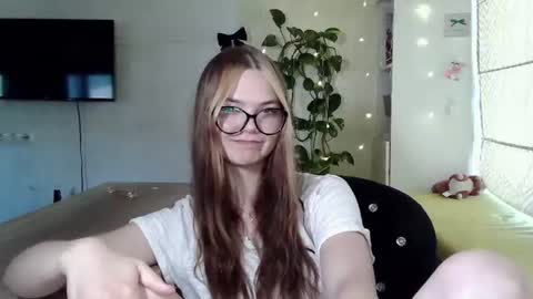 Snapshot of masakodownen chatting on 06/19/26, 01:37 Nessa online show from 06/19/26, 01:37