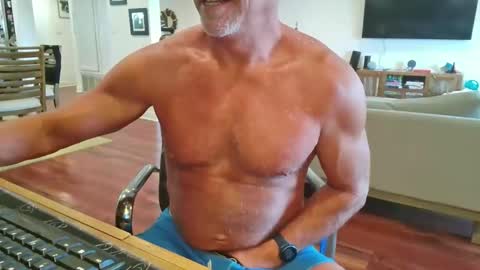 mascmuscle49 online show from 04/07/26, 07:03