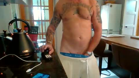 Snapshot of masked_masturbation_couple chatting on 09/11/25, 09:53 Masked Masturbation Couple online show from 09/11/25, 09:53