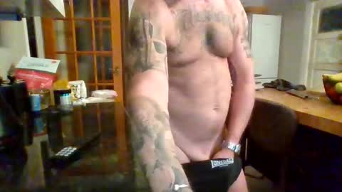 Snapshot of masked_masturbation_couple chatting on 10/25/25, 11:10 Masked Masturbation Couple online show from 10/25/25, 11:10