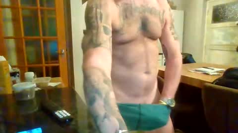 Snapshot of masked_masturbation_couple chatting on 11/18/25, 10:25 Masked Masturbation Couple online show from 11/18/25, 10:25