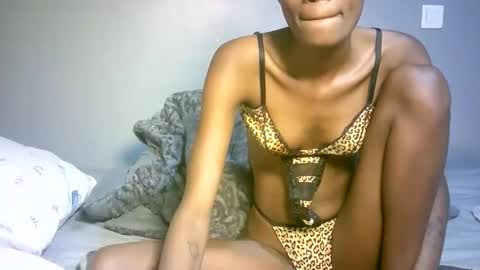 maskgang001 online show from 10/26/25, 02:06