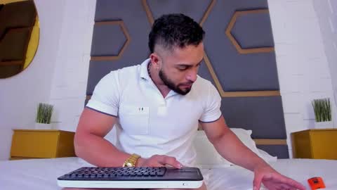 Massimo online show from 09/29/25, 03:11