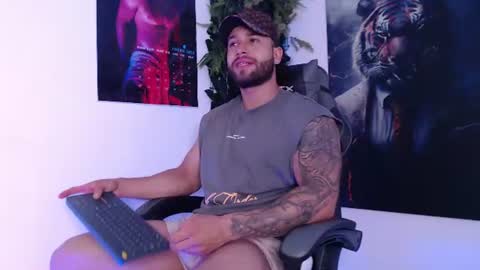 Snapshot of massimofiore_ chatting on 07/17/26, 02:40 Massimo online show from 07/17/26, 02:40