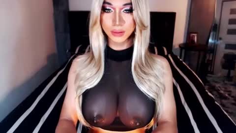 Snapshot of massivecockxmistress chatting on 09/13/25, 07:02 Aica online show from 09/13/25, 07:02