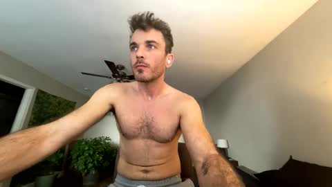 Snapshot of master_louie chatting on 12/10/24, 06:06 muskyjockdick online show from 12/10/24, 06:06