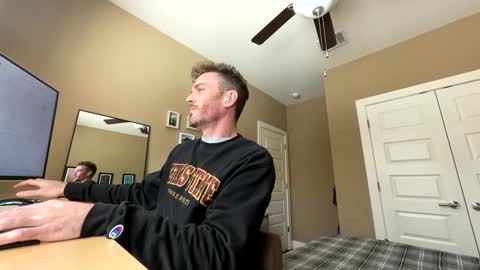 Snapshot of master_louie chatting on 01/23/25, 06:45 muskyjockdick online show from 01/23/25, 06:45