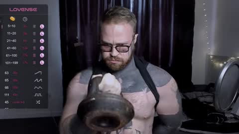 Snapshot of master_oil chatting on 01/27/25, 08:18 Huge Alex online show from 01/27/25, 08:18