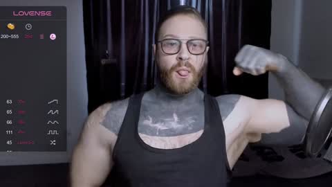 Snapshot of master_oil chatting on 01/28/25, 07:53 Huge Alex online show from 01/28/25, 07:53