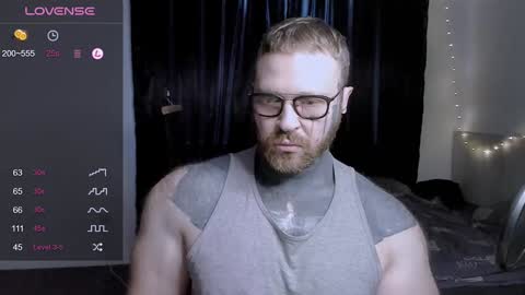 Snapshot of master_oil chatting on 02/07/25, 05:52 Huge Alex online show from 02/07/25, 05:52