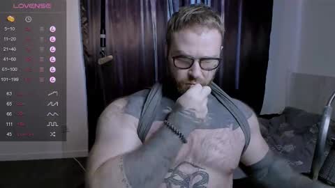 Snapshot of master_oil chatting on 02/13/25, 06:30 Huge Alex online show from 02/13/25, 06:30