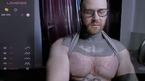 Snapshot of master_oil chatting on 02/21/25, 06:40 Huge Alex online show from 02/21/25, 06:40