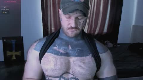 Snapshot of master_oil chatting on 09/24/25, 01:36 Huge Alex online show from 09/24/25, 01:36