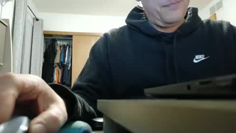 Snapshot of master_thorn chatting on 10/28/25, 02:04 Master Thorn online show from 10/28/25, 02:04